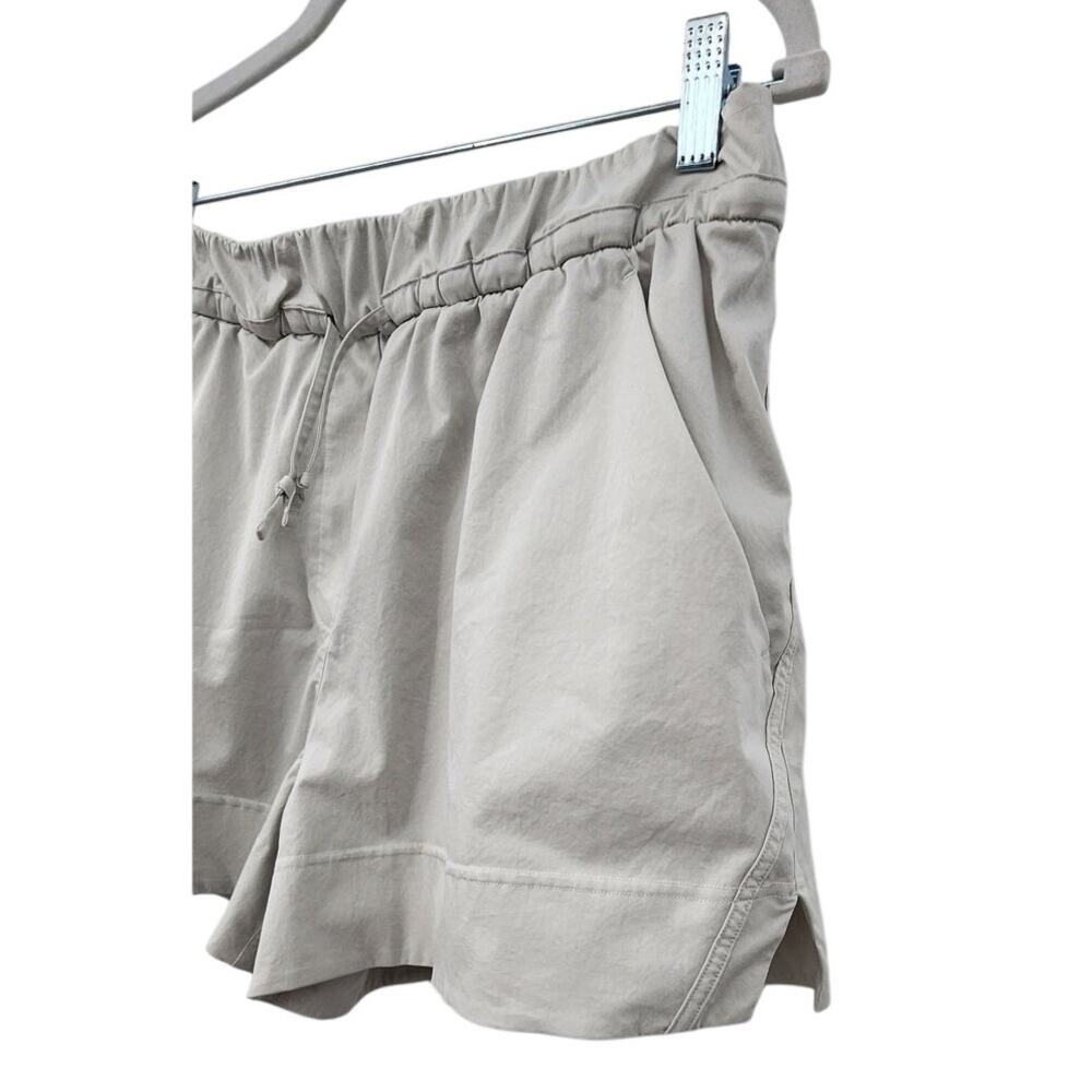 Lululemon Cinchable Waist High-Rise Woven Short 3.5"‎ In Bone Large - Picture 9 of 11
